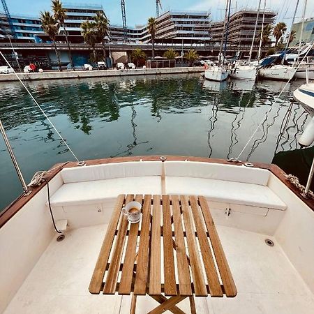 Stylish 80'S Fishing Boat Hotel Sant Adria de Besos Exterior foto