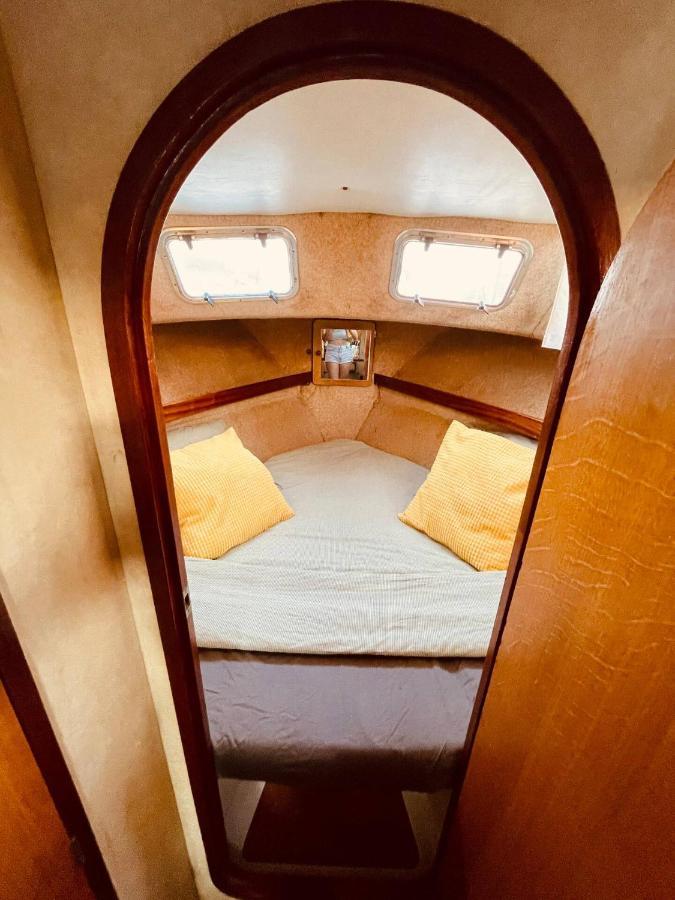 Stylish 80'S Fishing Boat Hotel Sant Adria de Besos Exterior foto