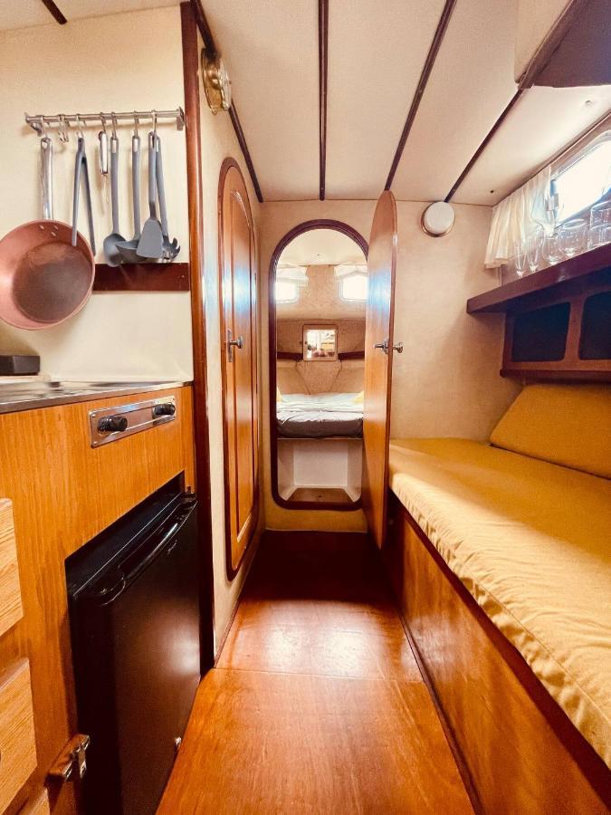 Stylish 80'S Fishing Boat Hotel Sant Adria de Besos Exterior foto