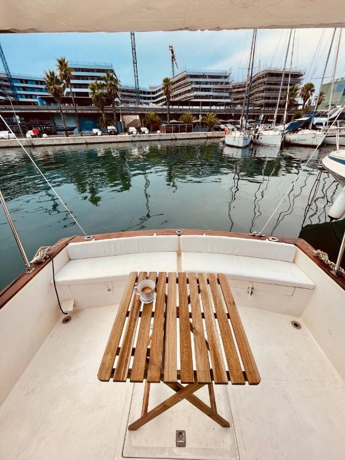 Stylish 80'S Fishing Boat Hotel Sant Adria de Besos Exterior foto