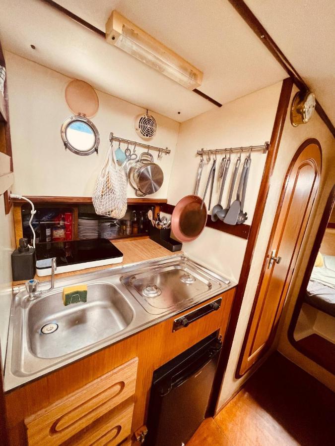 Stylish 80'S Fishing Boat Hotel Sant Adria de Besos Exterior foto