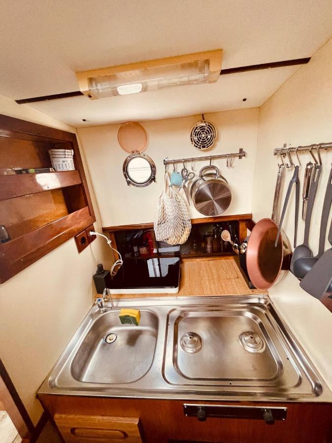 Stylish 80'S Fishing Boat Hotel Sant Adria de Besos Exterior foto