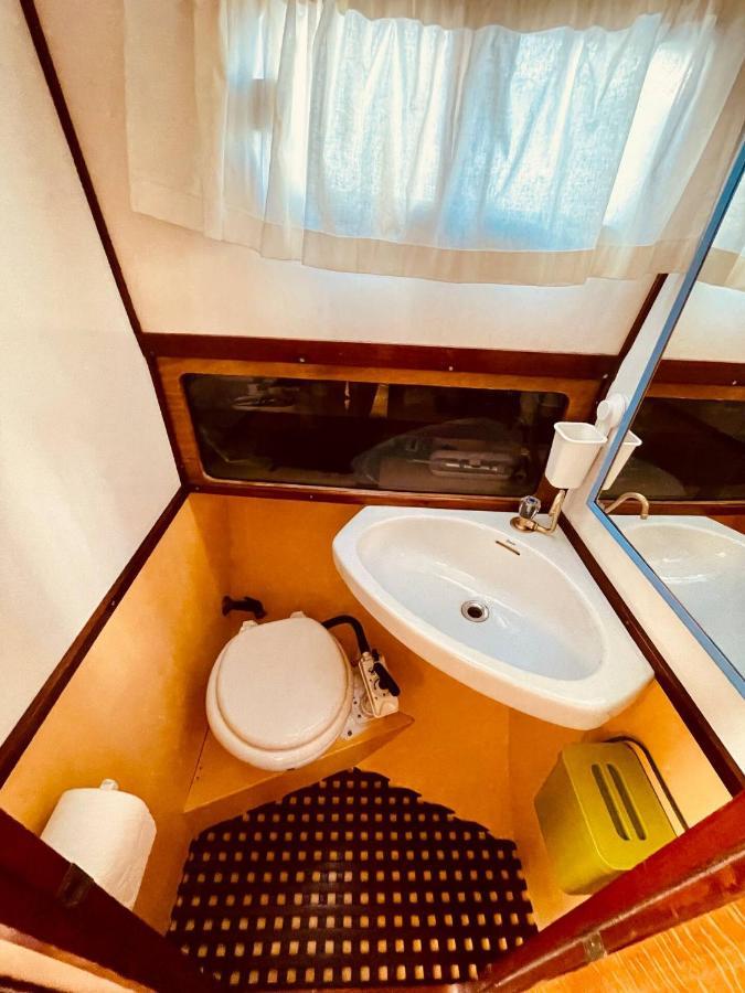 Stylish 80'S Fishing Boat Hotel Sant Adria de Besos Exterior foto